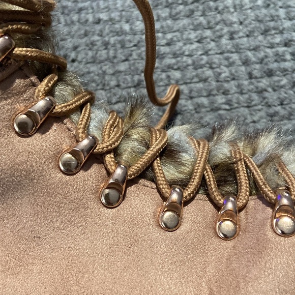 Size 7 JOURNEE COLLECTION womens lace up low heel TRAIL hiking boots - Picture 3 of 8